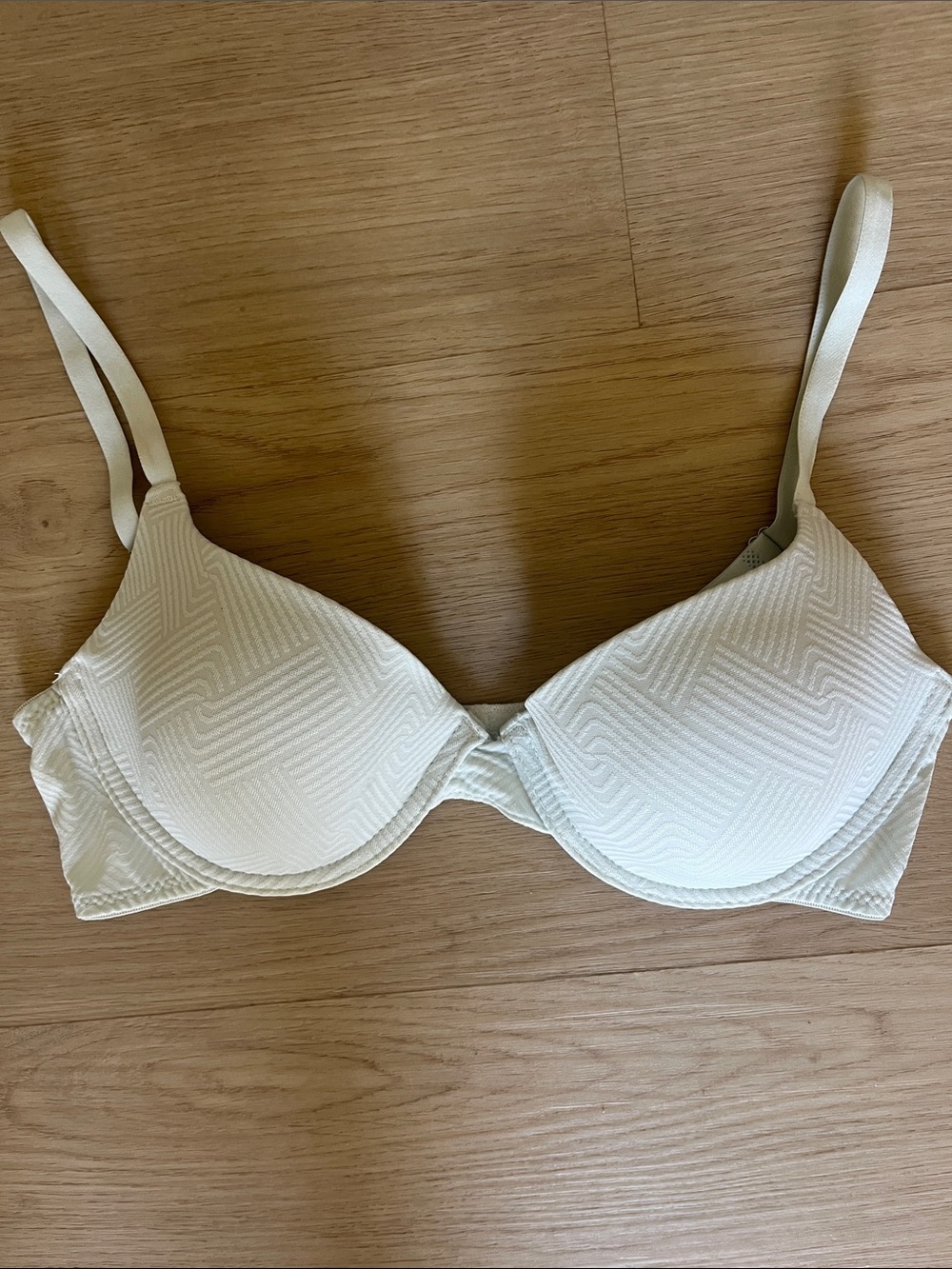 Vince Camuto 34C Light Blue T Shirt Bra Womens Underwire Seamless Lightly Lined